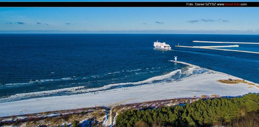 Świnoujście - Zima na plaży wiatrak - Prom Polonia