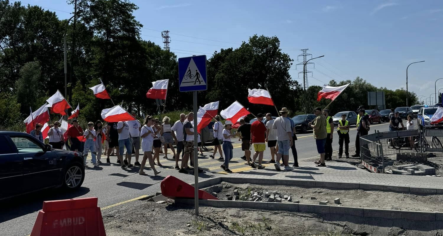 Świnoujście. Agatowska przy blokadzie wyjazdu ze Świnoujścia. Ludzie dusza się w tunelu