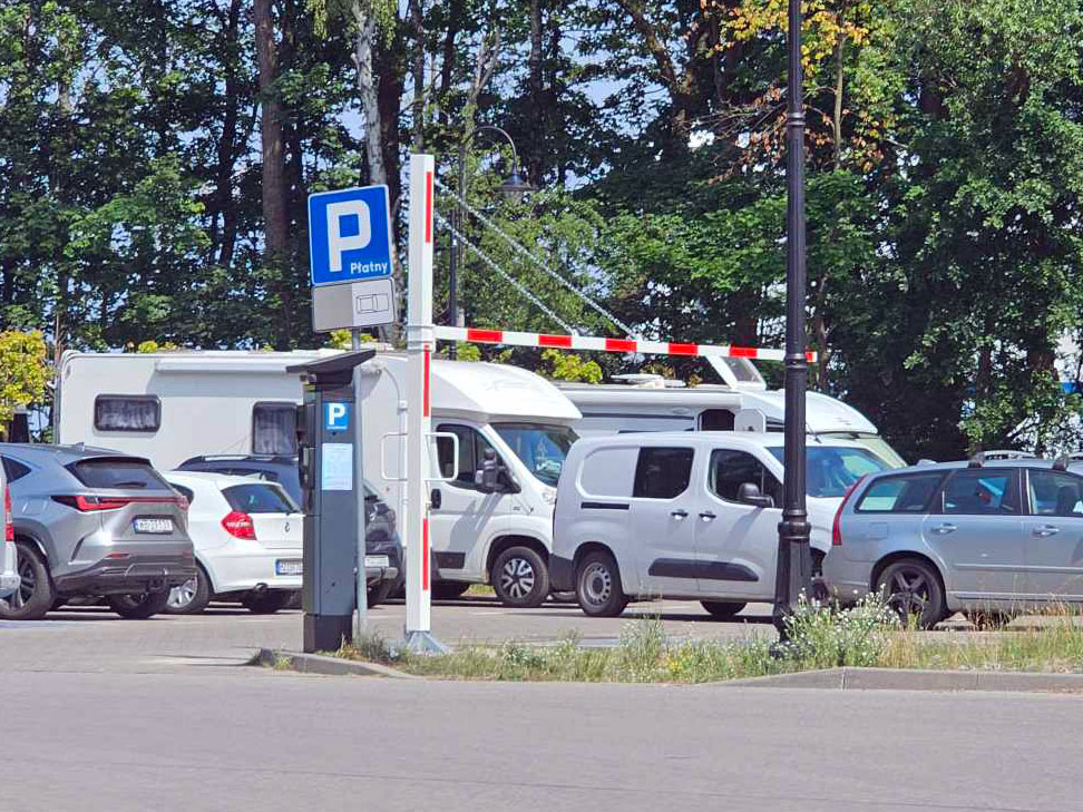 Świnoujście. Bramownice przy parkingach. Cebulaki z pseudo VANLIFE wściekli