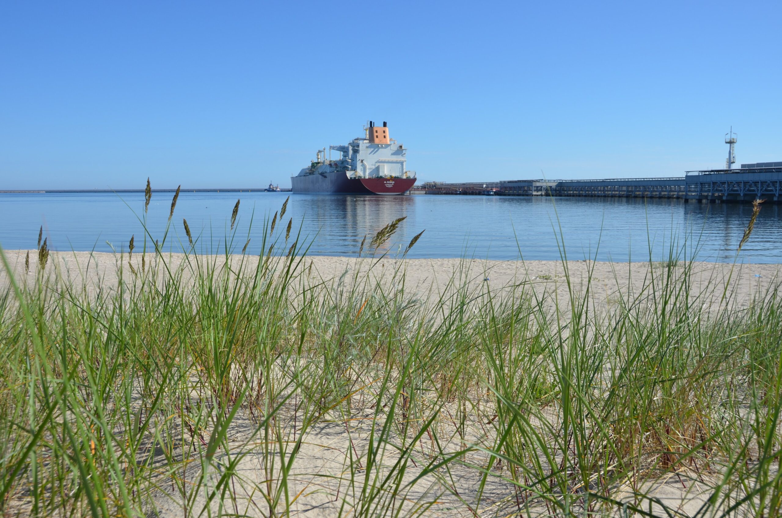  Niesamowite zdjęcia połączenie technologii i natury - terminal lng