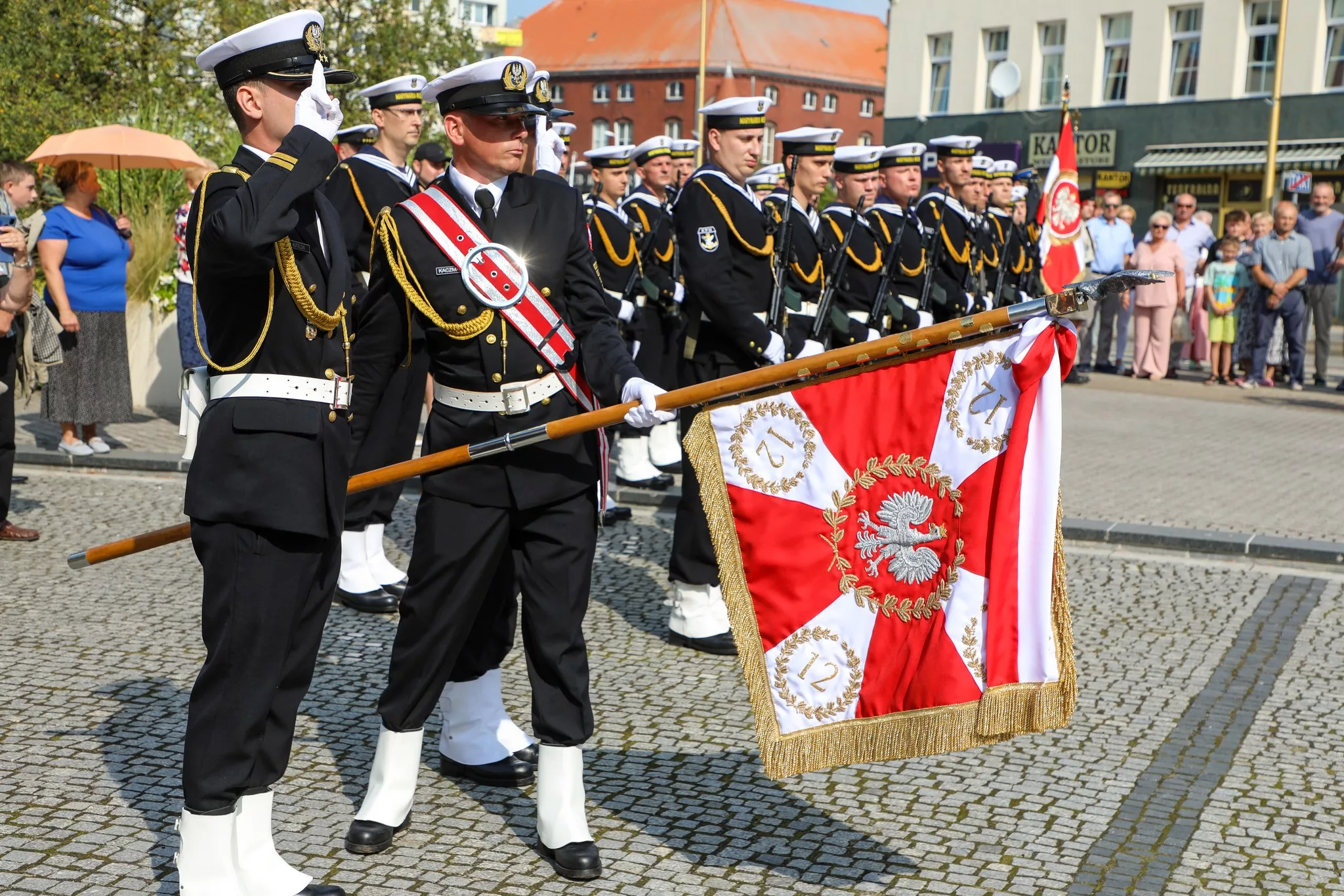 Uroczysty Apel na Placu Słowiańskim w Świnoujściu z okazji Święta Wojska Polskiego