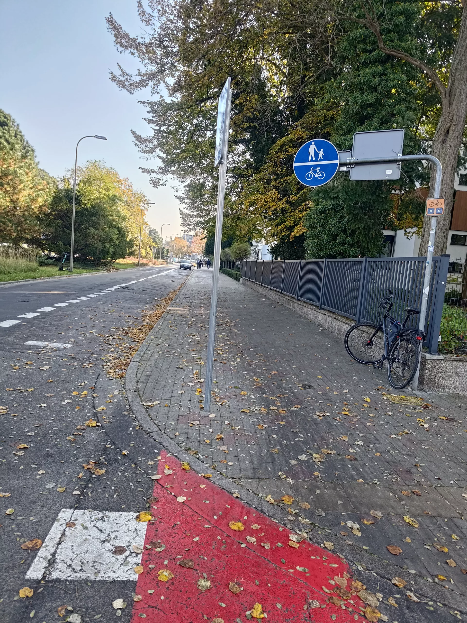 Świnoujście. Znak na środku ścieżki rowerowej - o krok od tragedii 